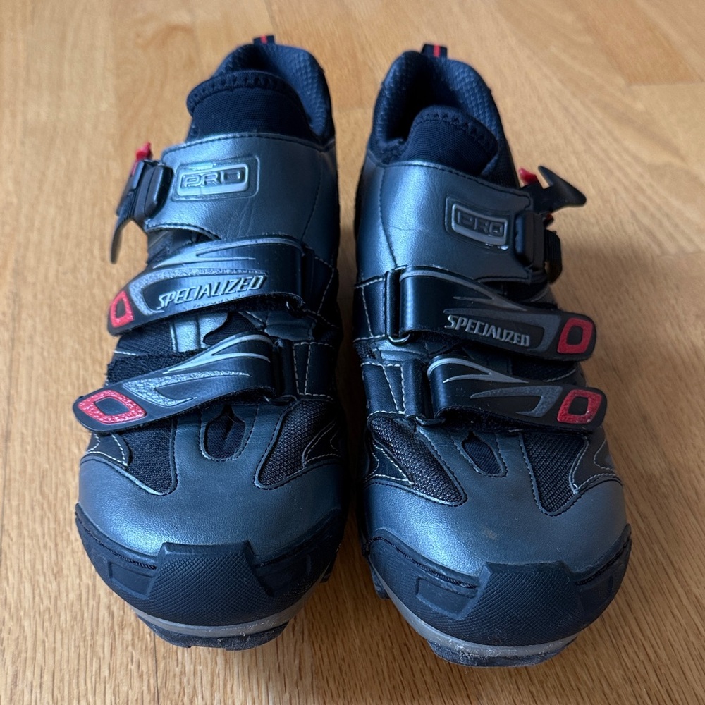 Specialized Black Cycling Shoes with Shimano Clips Mens Size 13.5 (U.S.)